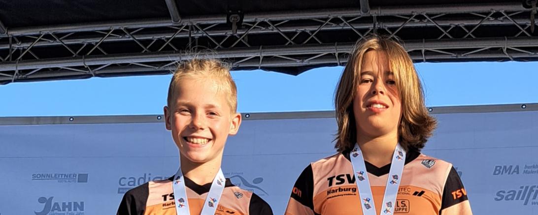 Das Bild zeigt v.l.n.r. Joel Westphal und Nina Mayer