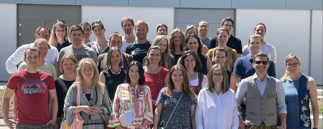 Zu sehen ist der Abiturjahrgang 2002 vom THG Nördlingen. 