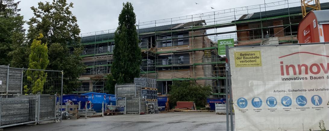 Das Bild zeigt das Donauwörther Gymnasium. 