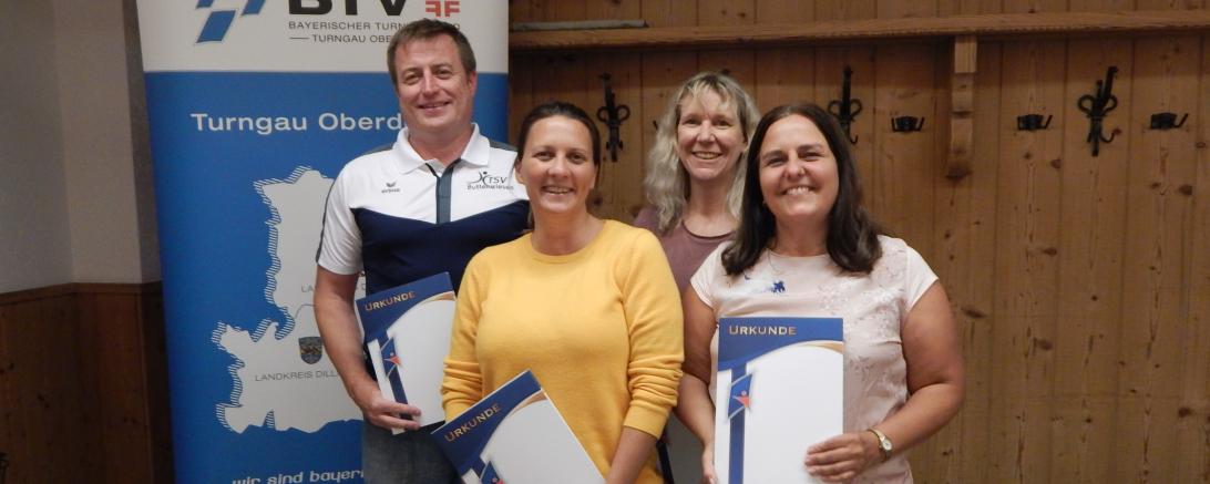 Rüdiger Knöferl, Nina Wiedemann, Sieglinde Rammer-Schmidtkunz, Margot Helber mit Urkunden. 