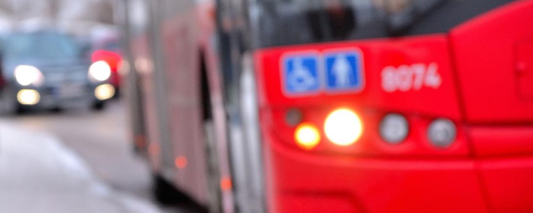 Das Bild zeigt einen Bus