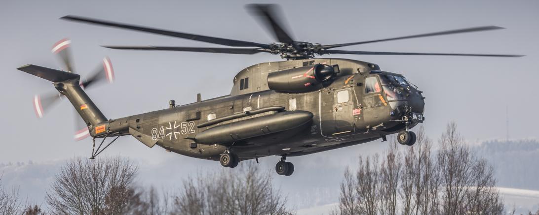 Das Bild zeigt einen Hubschrauber des Typs CH-53.