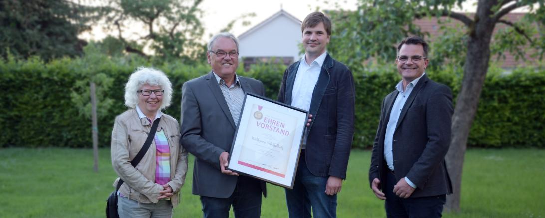 Das Bild zeigt von links: Claudia Weber, Wolfgang Schiffelholz, Vereinsvorsitzender Dr. Andreas Schiffelholz, OB Sorré