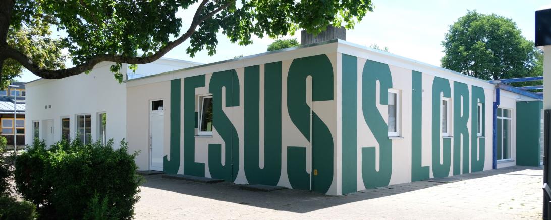 Das Bild zeigt das neue Gemeindezentrum in der Kerschensteinerstraße 1