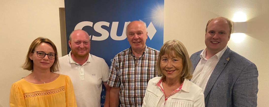 von links nach rechts: Barbara Mayr-Roßkopf, Stadtrat Gerhard Böswald, Günther Buchberger, Jutta Reng, Stadtrat und Ortsvorsitzender Konrad Müller