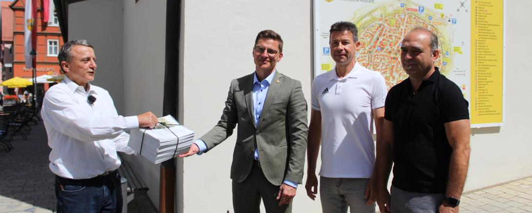 Übergabe der Unterschriftenliste Gerd Müller