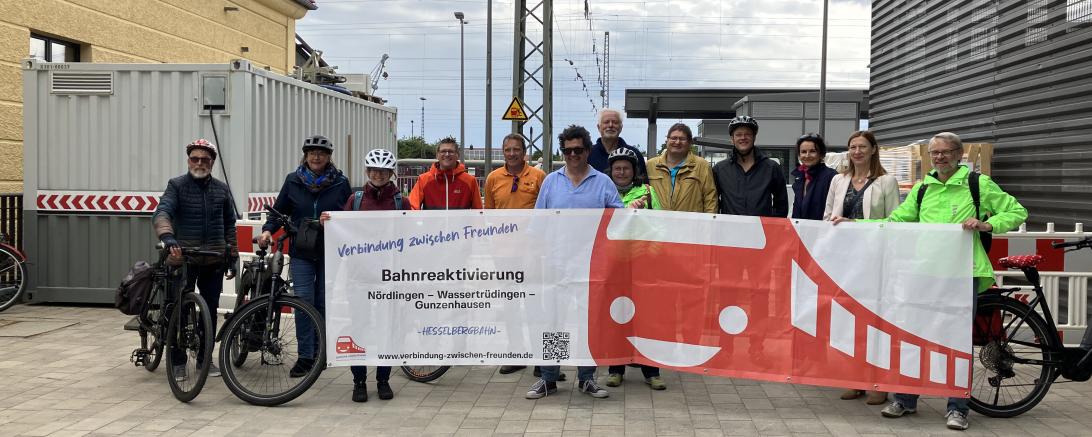 Das Bild zeigt die Teilnehmer der Initiative "Verbindung zwischen Freunden".