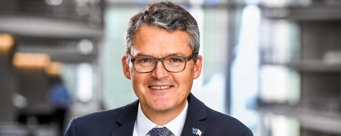 Das Bild zeigt den Abgeordneten und Oberst a.D. Roderich Kiesewetter