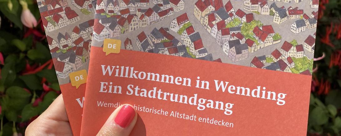 Das Bild zeigt die neu aufgelegte Broschüre  „Stadtrundgang durch Wemding“.