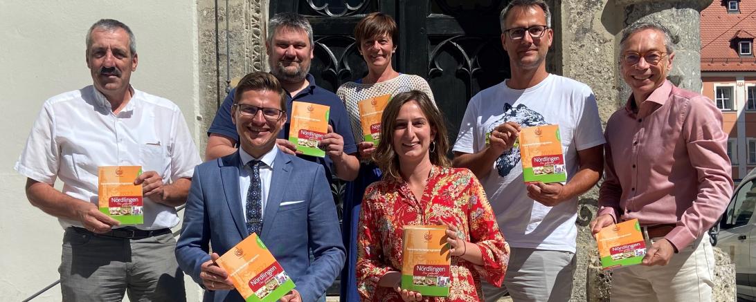 Vorstellung des Programmheftes für das Sommerferienprogramm 2022.