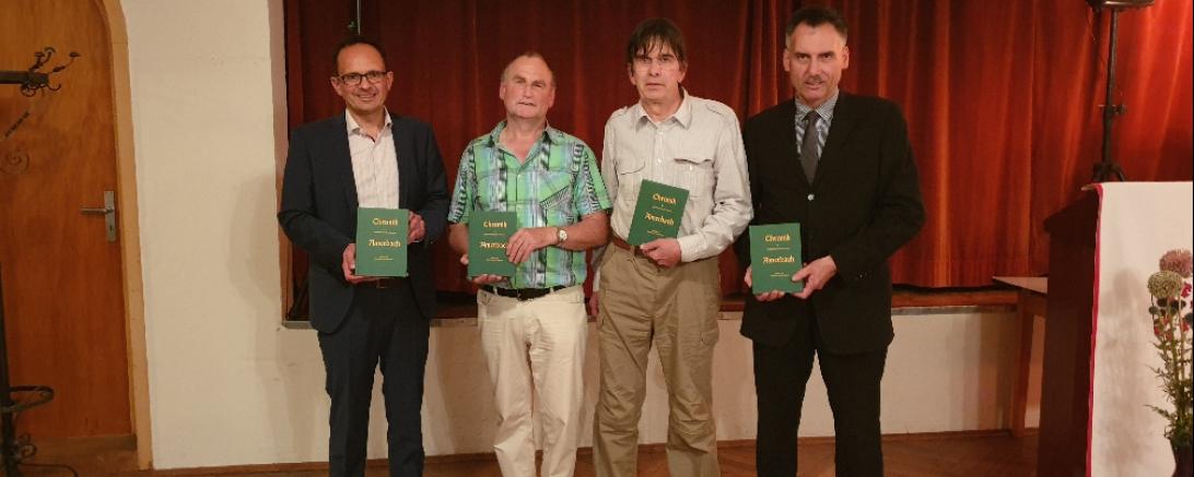 Das Bild zeigt Bürgermeister Dr. Martin Drexler; Martin Gehring, 1. Vors. "Unser Amerbach - domols und heit"; Werner Waimann und Karl Strauß, Ortsteilreferent 