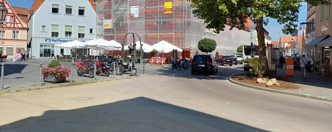 Das Bild zeigt den Kreuzungsbereich Drehergasse/Deininger Straße.