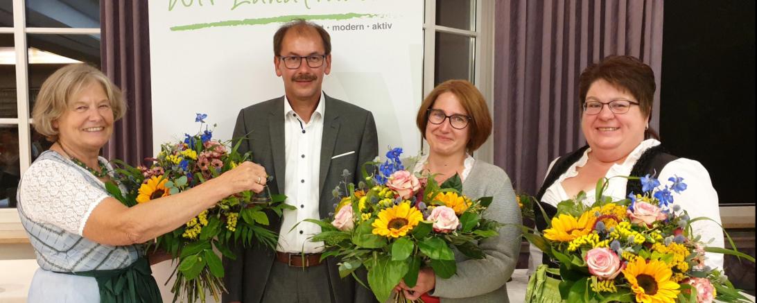 Das Bild zeigt von links scheidende Kreisbäuerin Ruth Meißler, Kreisobmann Karlheinz Götz, neue Kreisbäuerin Nicole Binger und ihre Stellvertreterin Susanne Löfflad. 