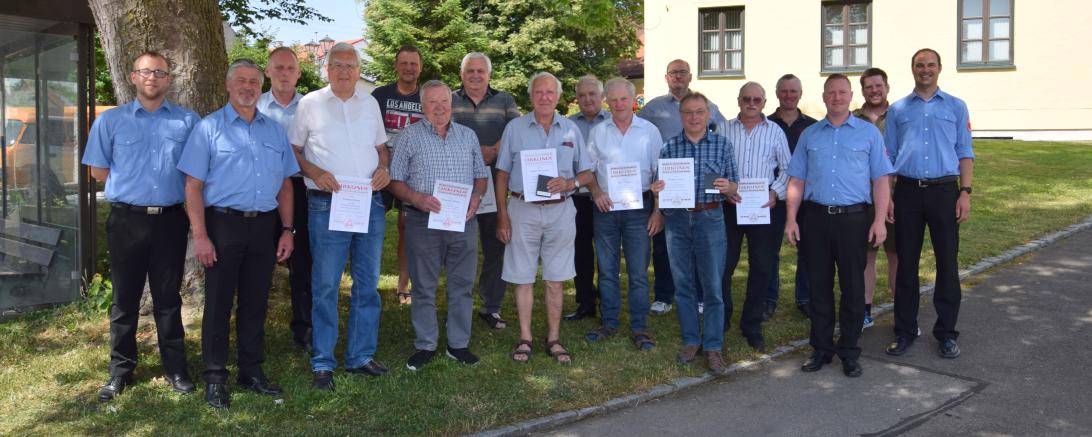 Mitglieder der Jahreshauptversammlung der Freiwilligen Feuerwehr Marxheim. 