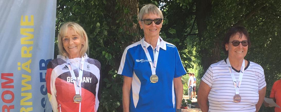 Claudia Koch, Marlies Fieguth und Mireile Richter auf dem Podest. 