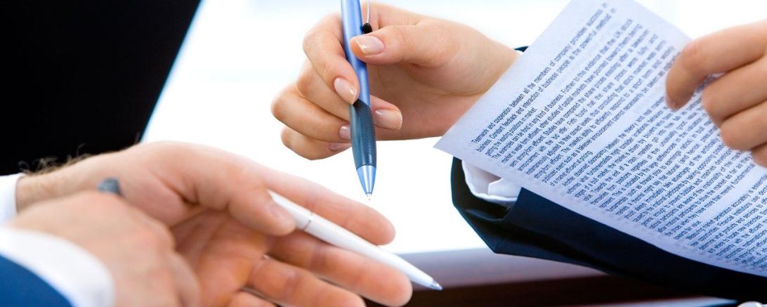 Das Bild zeigt eine Besprechungssituation