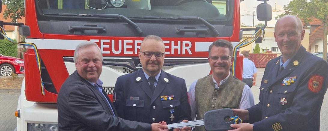 Auf dem Bild zu sehen (von links): Stadtbrandmeister Thomas Stecker. Alt-OB Armin Neudert und Stadtbrandinspektor Alexander Zobel. 