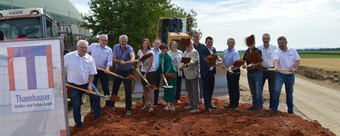 Spatenstich für die neue Ortsverbindungsstraße zwischen Löpsingen und Wallerstein. 