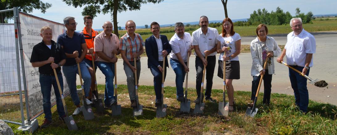 Am vergangenen Freitag fand der Spatenstich für den Bau des Radweges zwischen Dürrenzimmern und Maihingen statt. 