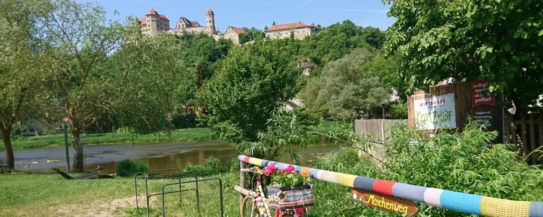 Das Bild zeigt den Wörnitzstrand in Harburg.