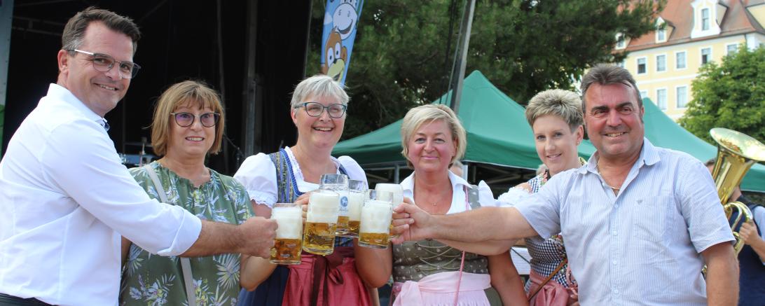 v. l.: OB Jürgen Sorré, Kindertagsreferentin Brigitte Kundiger-Schmidt, CID-Vorsitzende Christiane Kickum, CID-Mitarbeiterin Claudia Kretzschmar, CID-Mitarbeiterin Andrea Eisen, Stadtrat Raimund Brechenmacher. 