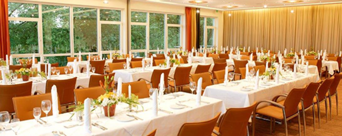 Das Bild zeigt das Parkhotel Donauwörth.