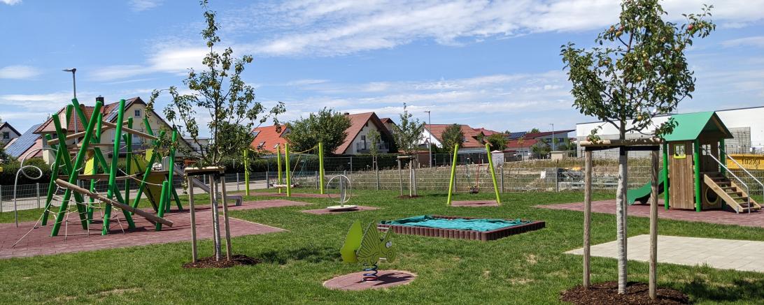 Das Bild zeigt den neuen Spielplatz im Magnolienweg.