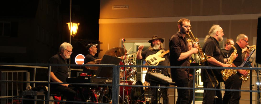 Das Bild zeigt die Musikanten der Stadtjazzerey.