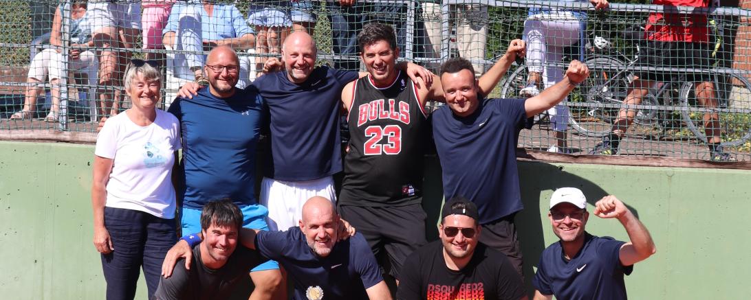 Das Bild zeigt das Meisterteam des TCD.