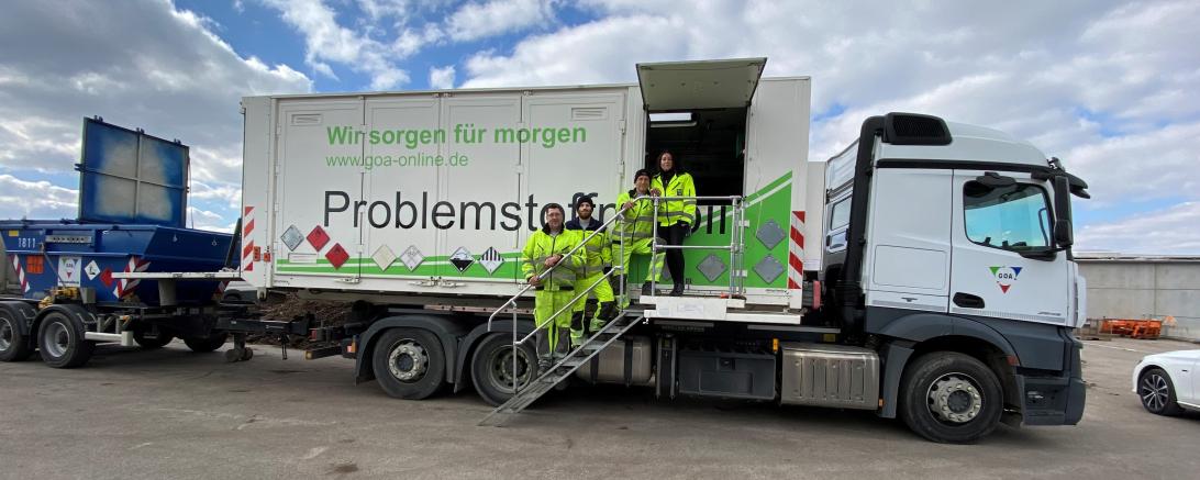 Das Bild zeigt das Schadstoffmobil des AWV.