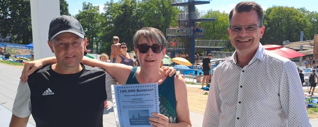 Im Bild von links: Robert und Ruth Zausinger, Oberbürgermeister Jürgen Sorré