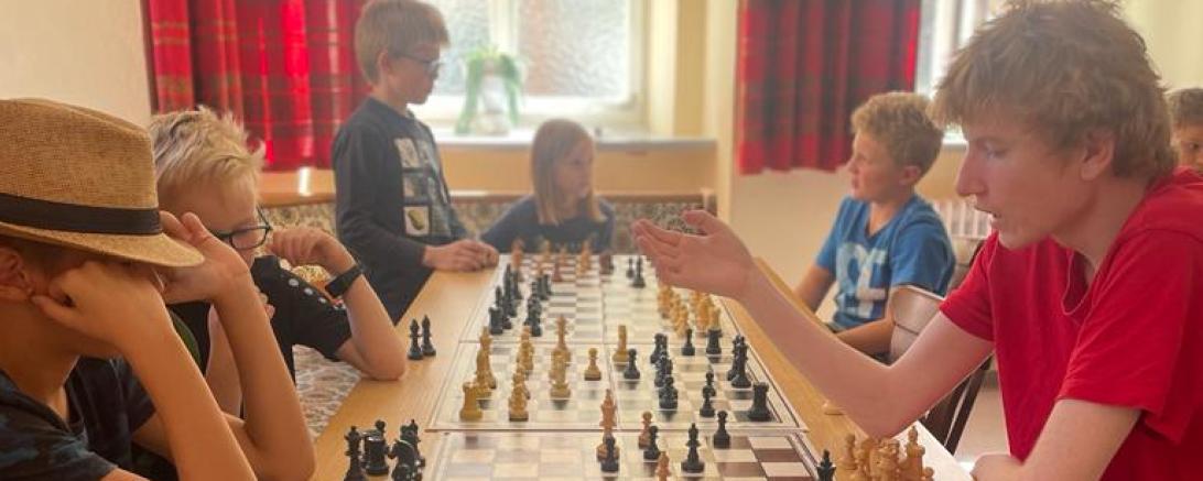Im Rahmen des Nördlinger Sommerferienprogramms konnten Kinder und Jugendliche erste Schacherfahrungen sammeln.