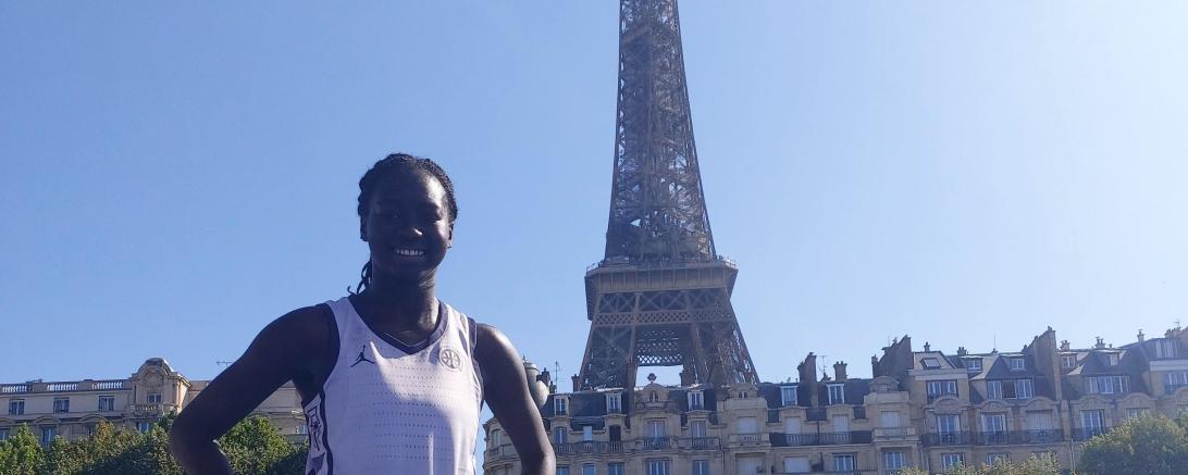 Mariam Haslé-Lagemann bei einem Turnier vor dem Eiffelturm