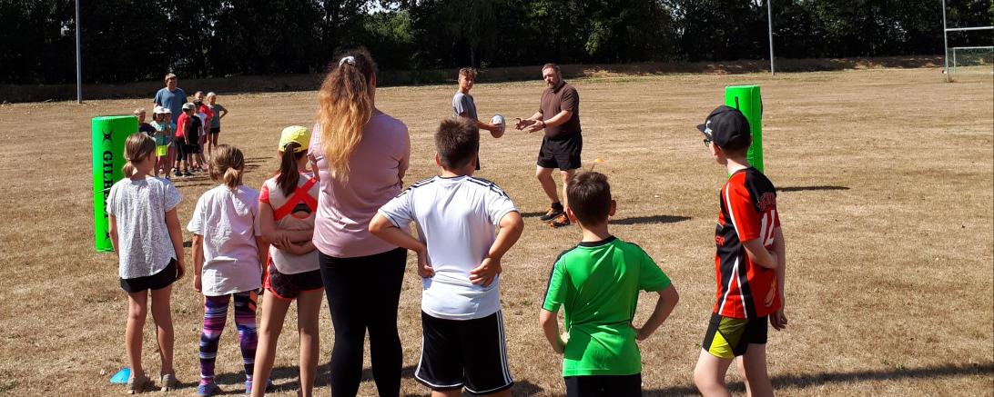 Das Bild zeigt die Kinder, die beim Schnuppertraining bei den RC Meteors teilgenommen haben.