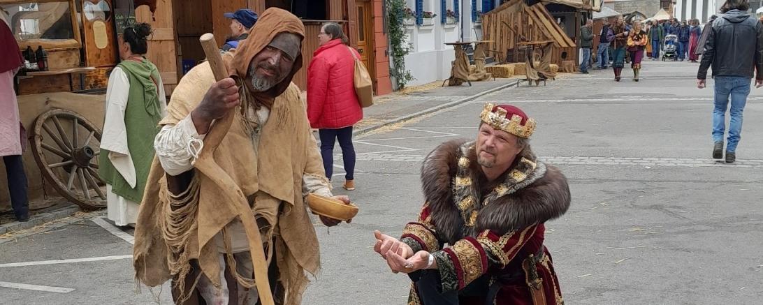 Das Bild zeigt den Historischen Markt Oettingen 2022.