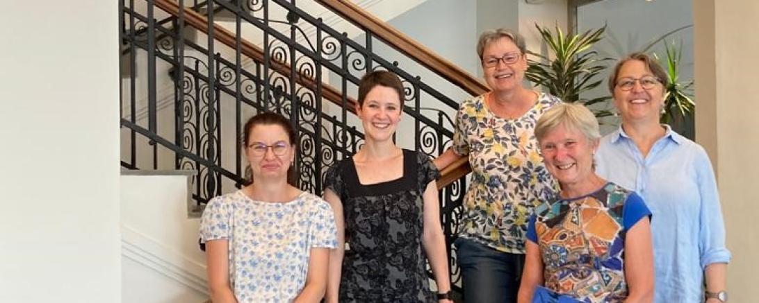 Das Bild zeigt von links nach rechts Miroslava Dvorska, Kathrin Häffner, Dietrun Glatt, Gabi Burger und vorne rechts Renate Feldmeier. 