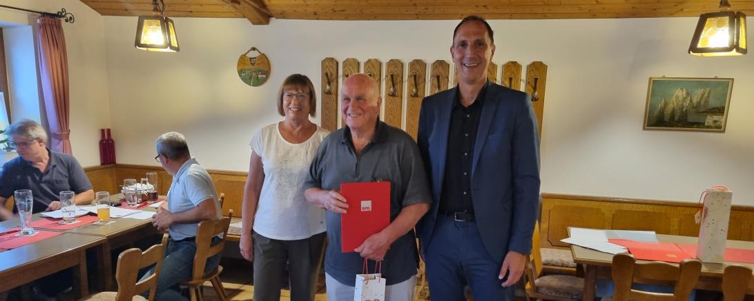 Das Bild zeigt das geehrte Mitglied Helmut Moll.