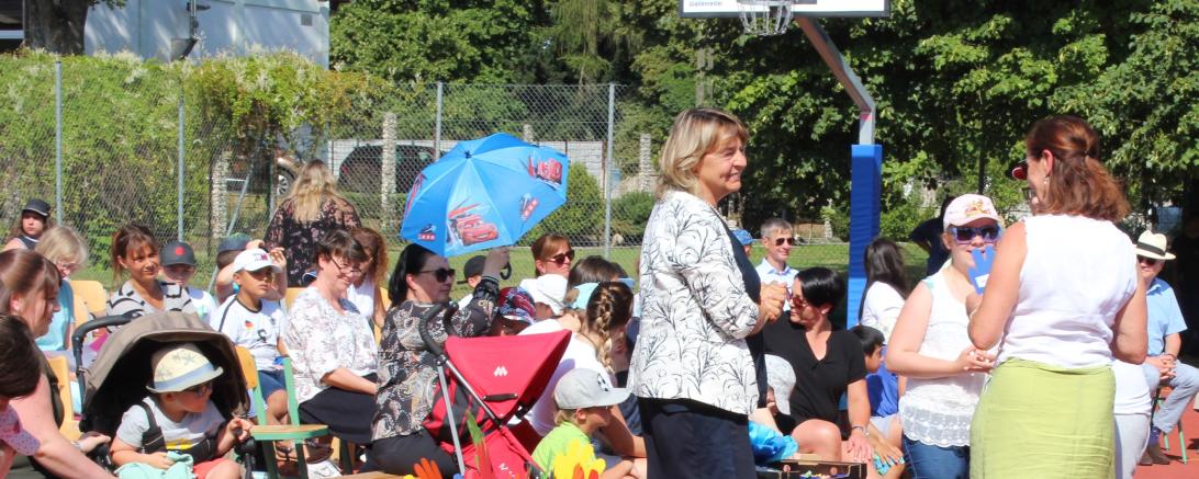 Das Bild zeigt Gabi Allgayer-Pfaff (mittig) bei der Verabschiedungsfeier