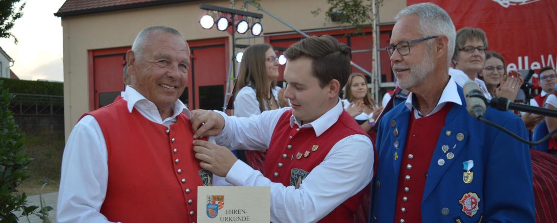 Das Bild zeigt: Bernhard Dietl, Bastian Meyr (1.Vorstand) und Dr. Rainer Schaller (Stellv. ASM-Präsident). 