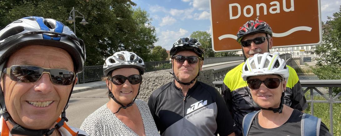 Das Bild zeigt die Teilnehmer der 1. Donauwörther Radrundtour. 