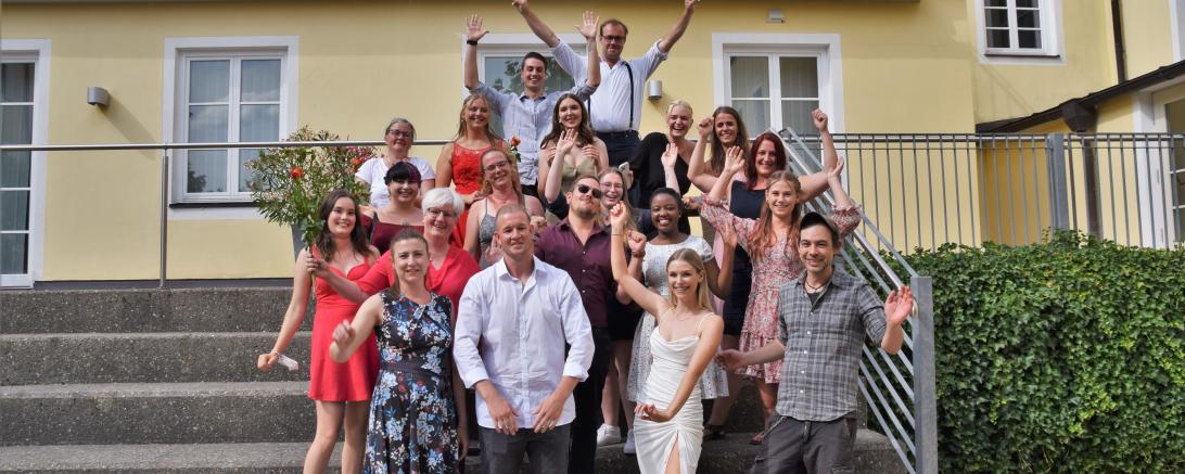 Abschlussklasse der Heilerziehungspfleger*innen des stiftungseigenen Bildungszentrums für Soziale Berufe, Neuburg