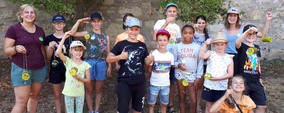 Gruppenbild vom Ferienprogramm im Erlebnisgarten der Lebenshilfe