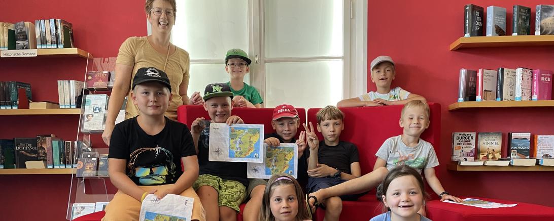 Martina Dietrich mit den teilnehmenden Kindern des Ferienprogramms.