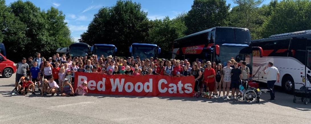 Gruppenfoto am Parkplatz
