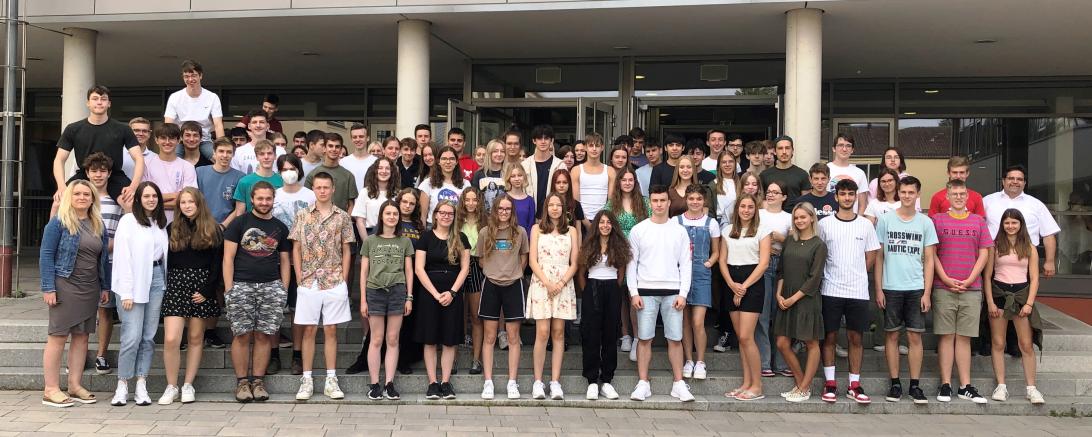 Das Bild zeigt die Teilnehmer*innen am Sozialpraktikum 2022.