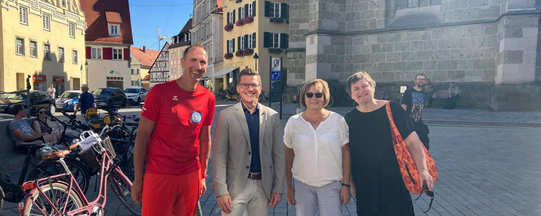Das Bild zeigt von links nach rechts den Verteidigungspolitiker Christian Schmid, Oberbürgermeister David Wittner, Stadt- und Kreisrätin Gabriele Fograscher und die Familienpolitikerin Leni Breymaier.