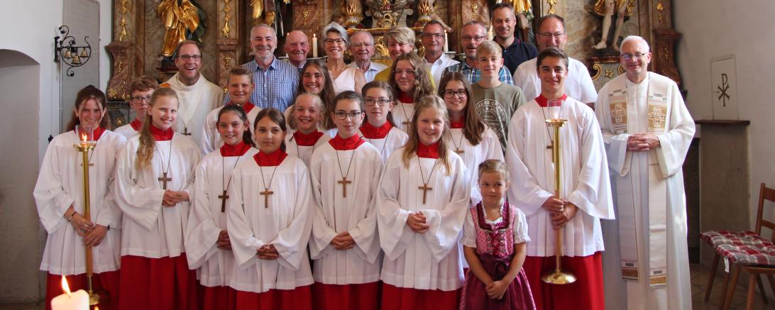 Die Freude bei den Autoren, den Ehrengästen und der Kirchengemeinde ist groß, dass die Kirchenchronik der Pfarrei Übersfeld nun endlich der Öffentlichkeit präsentiert werden konnte. 