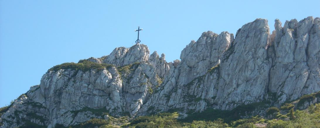 Das Bild zeigt die Kampenwand im Chiemgau.