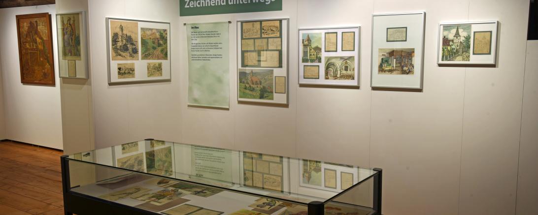 Einblick in die Sonderausstellung „Gezeichnet B. Fischer“.