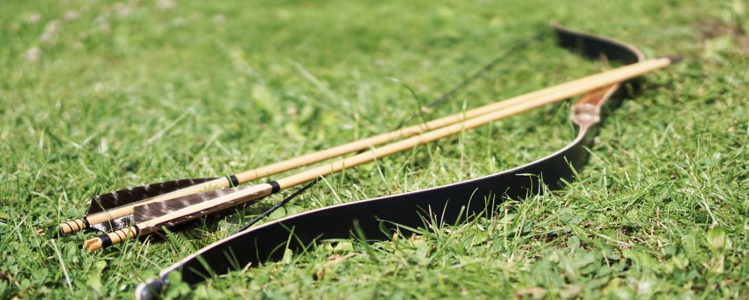 Das Bild zeigt Pfeil und Bogen.